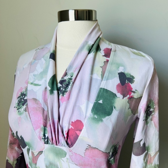 St.John Floral Satin Drape Neckline Blouse Shirt Size Small - Picture 5 of 14